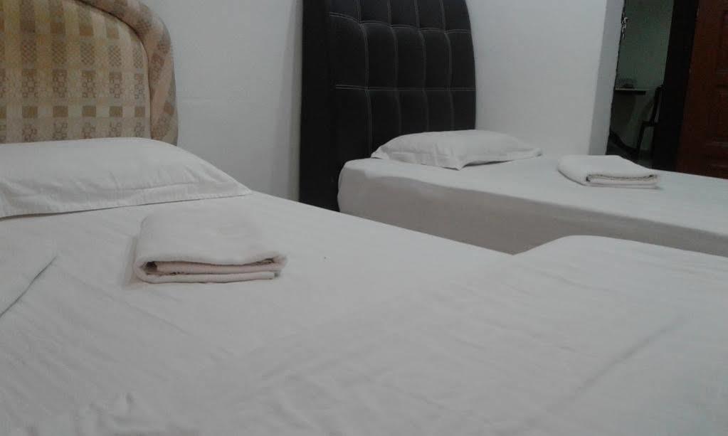 Oyo 988 Malawati Ria Hotel Kuala Selangor Esterno foto