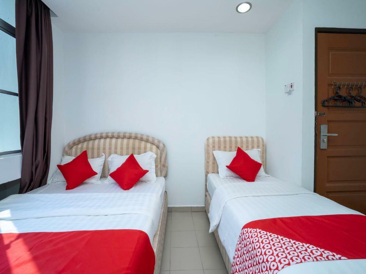 Oyo 988 Malawati Ria Hotel Kuala Selangor Esterno foto