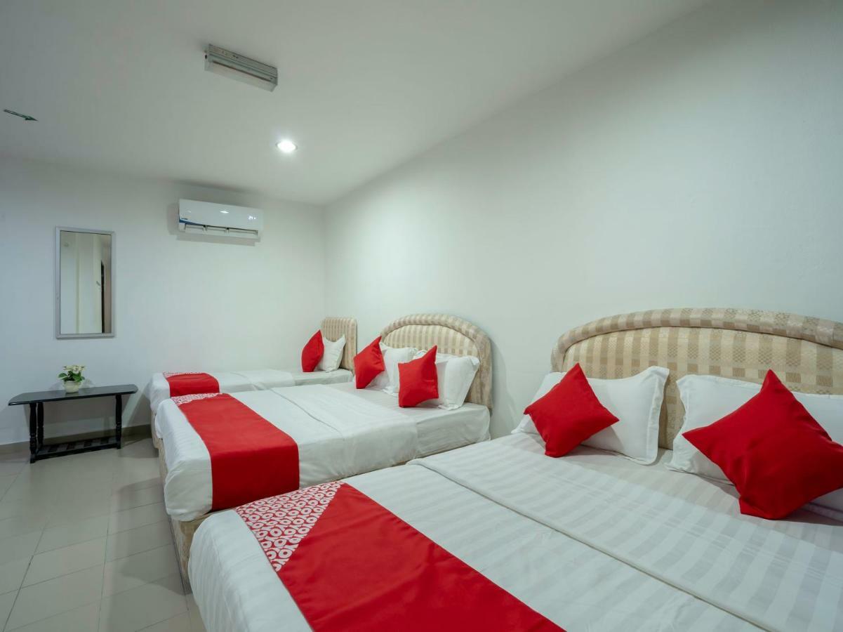 Oyo 988 Malawati Ria Hotel Kuala Selangor Esterno foto
