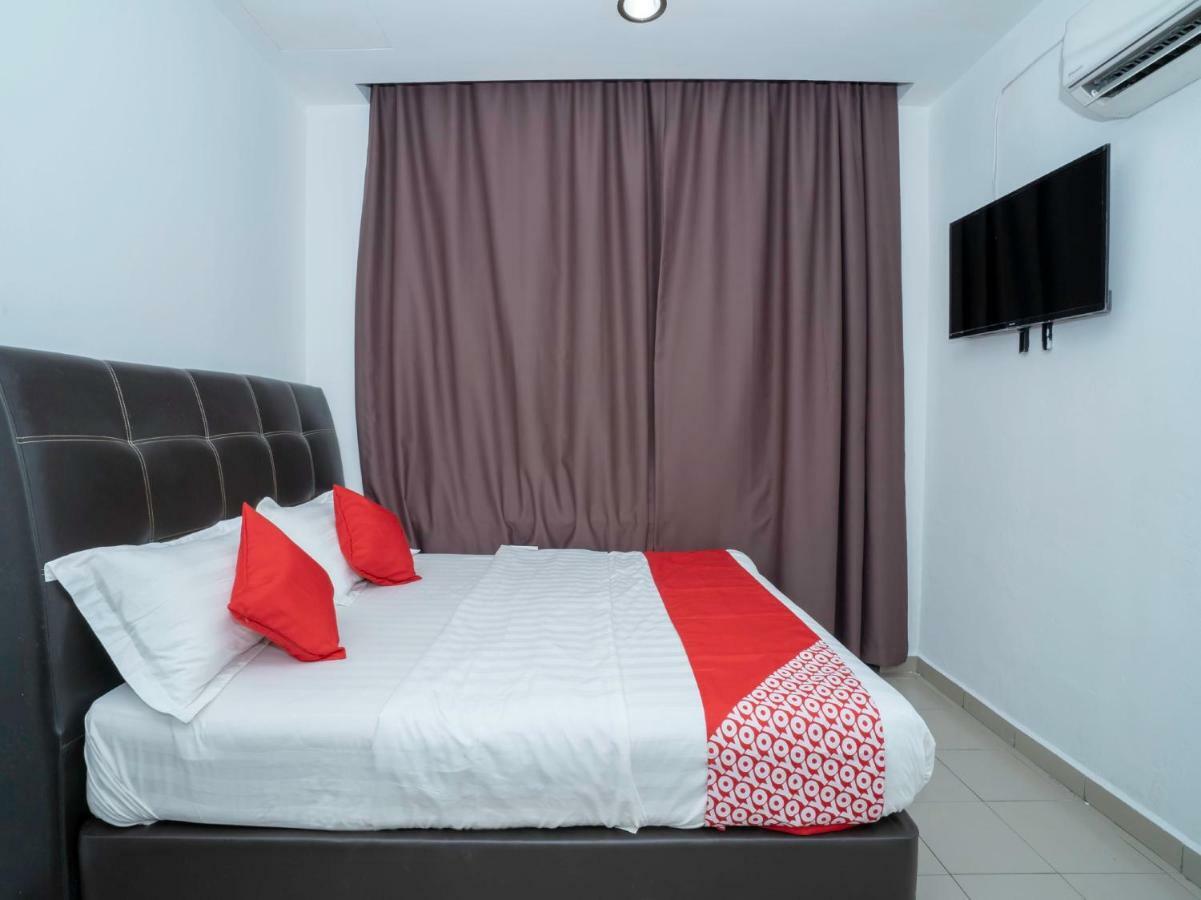 Oyo 988 Malawati Ria Hotel Kuala Selangor Esterno foto
