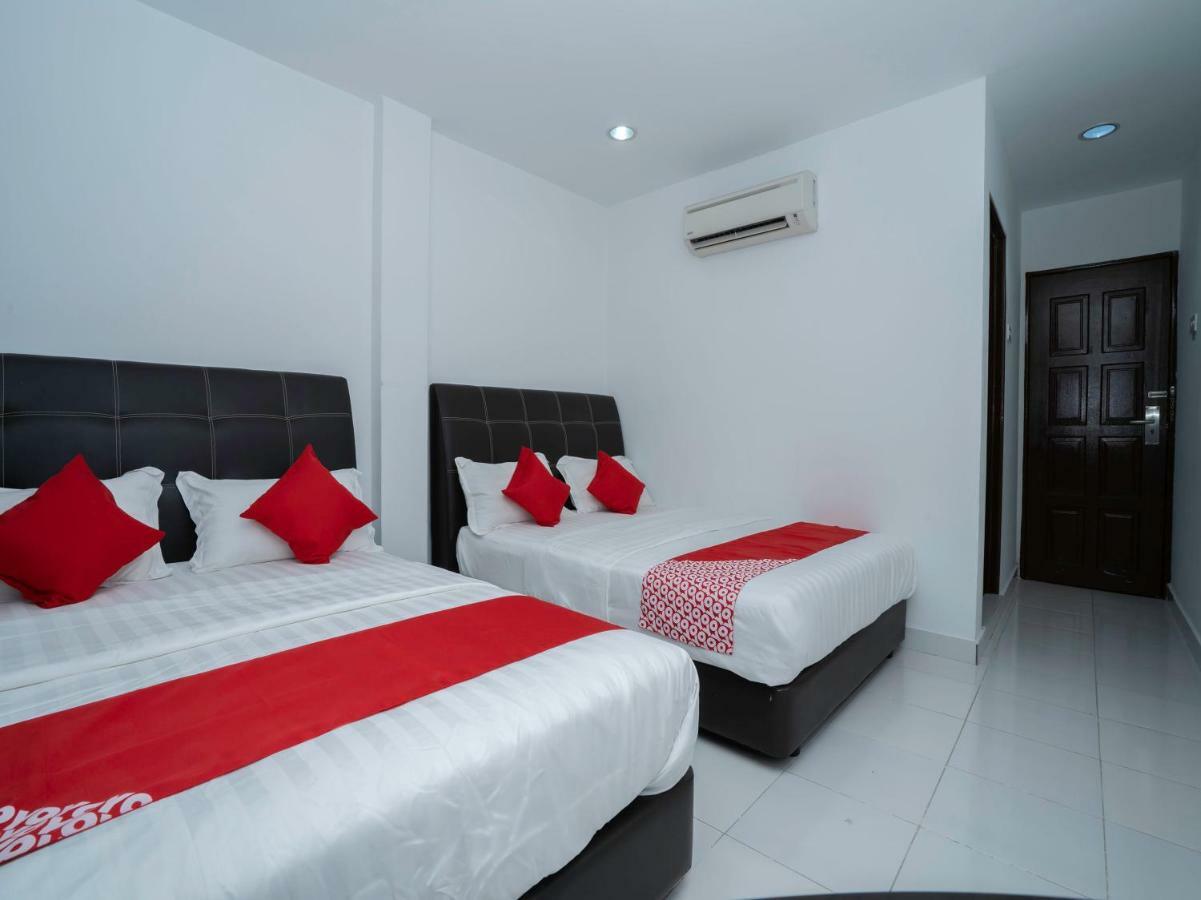 Oyo 988 Malawati Ria Hotel Kuala Selangor Esterno foto