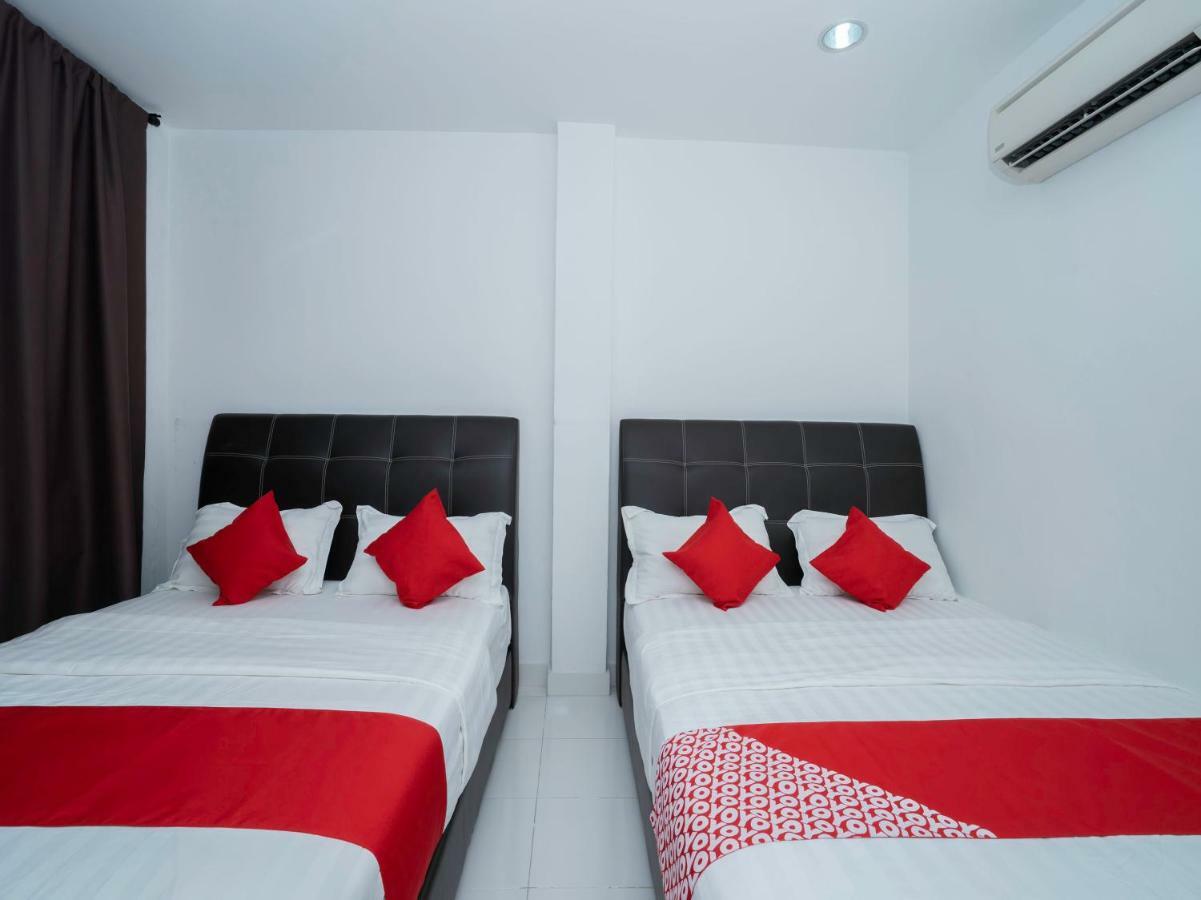 Oyo 988 Malawati Ria Hotel Kuala Selangor Esterno foto