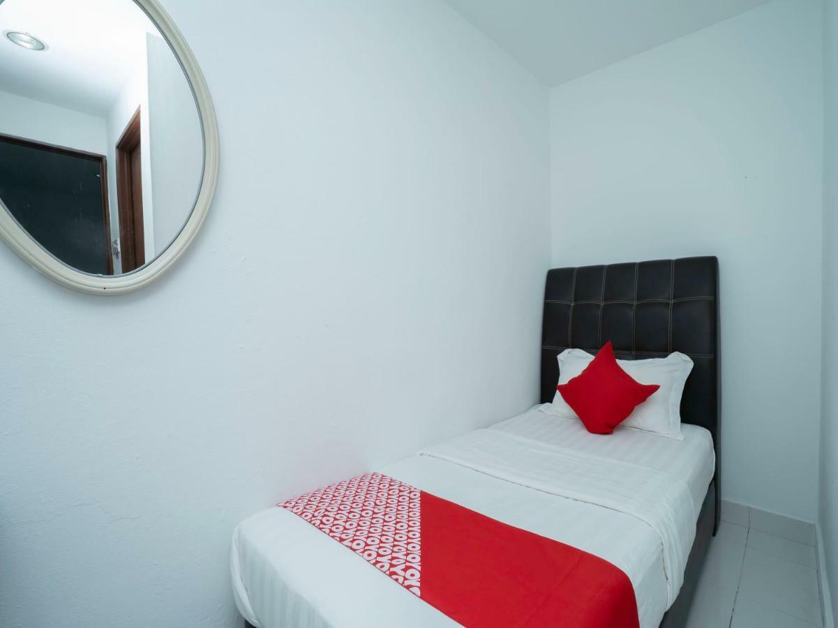 Oyo 988 Malawati Ria Hotel Kuala Selangor Esterno foto