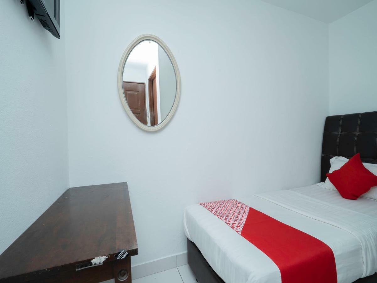 Oyo 988 Malawati Ria Hotel Kuala Selangor Esterno foto