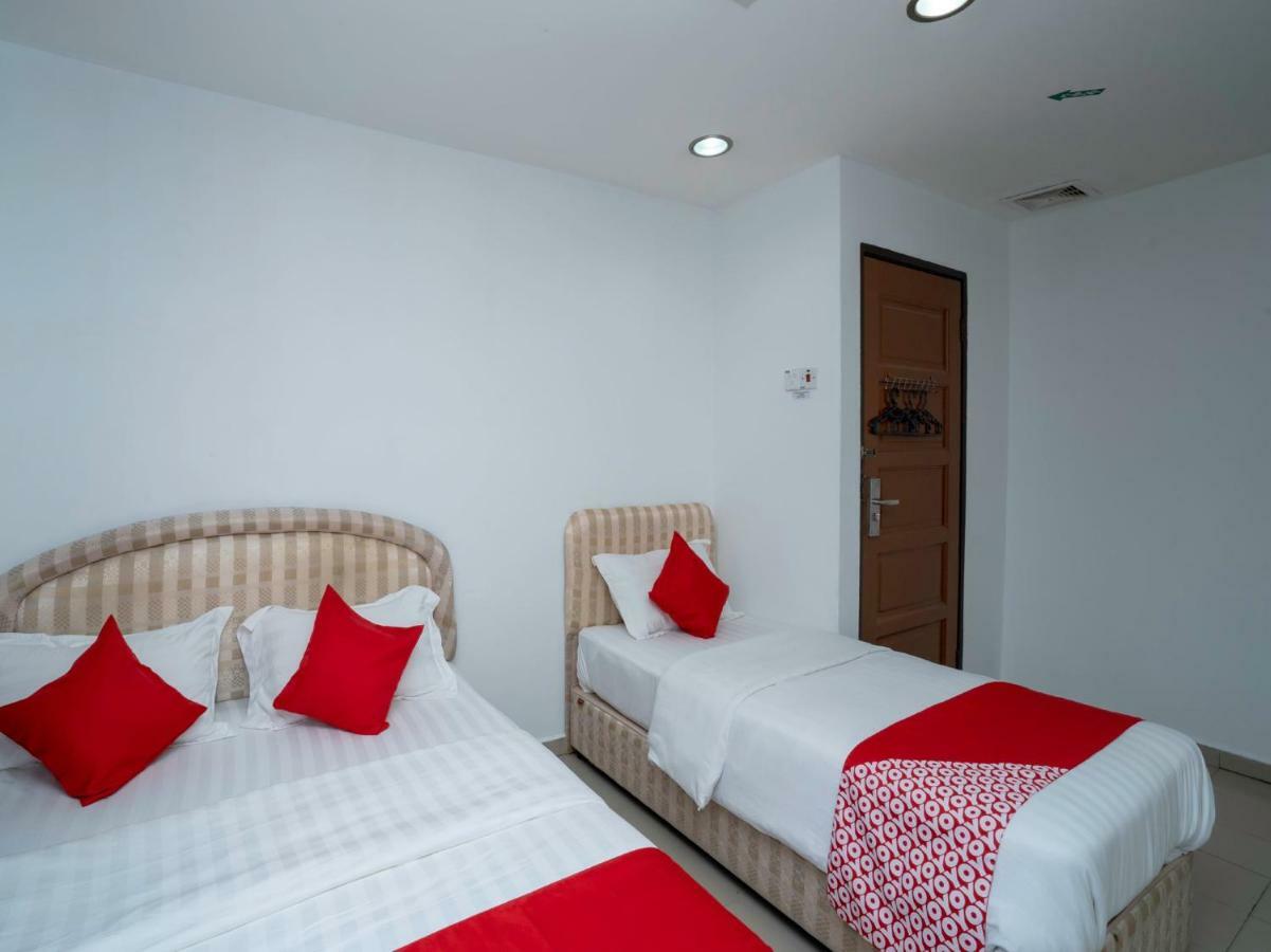 Oyo 988 Malawati Ria Hotel Kuala Selangor Esterno foto