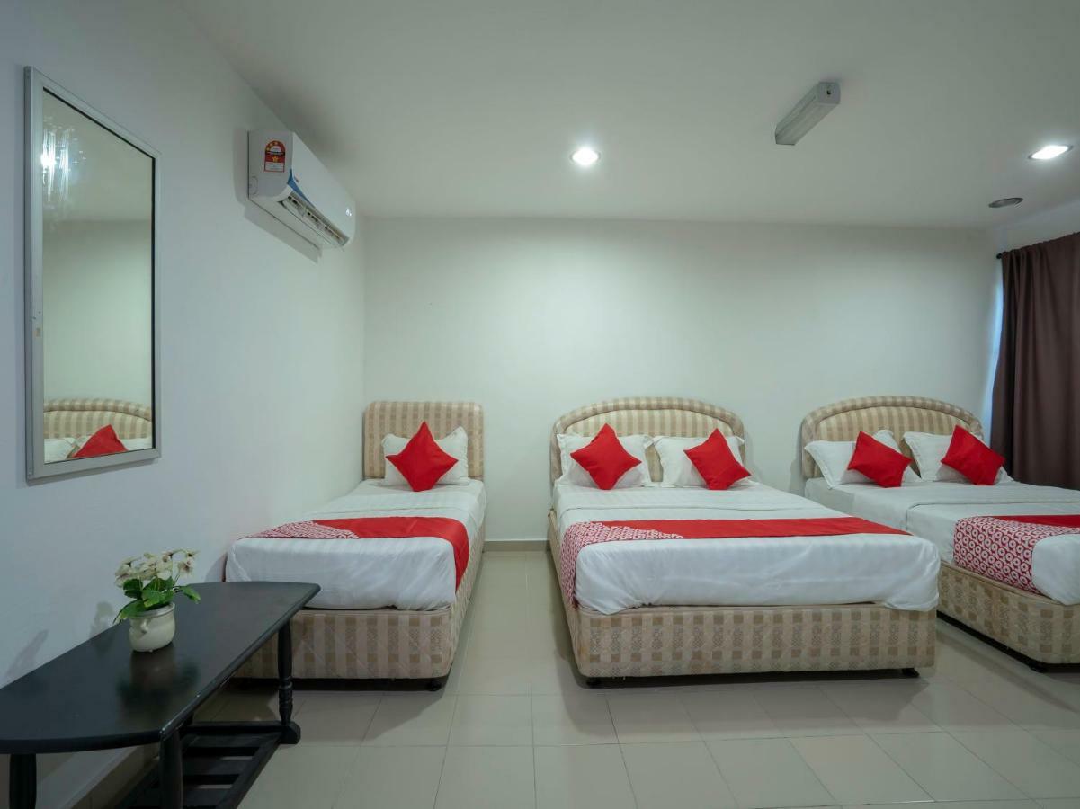 Oyo 988 Malawati Ria Hotel Kuala Selangor Esterno foto