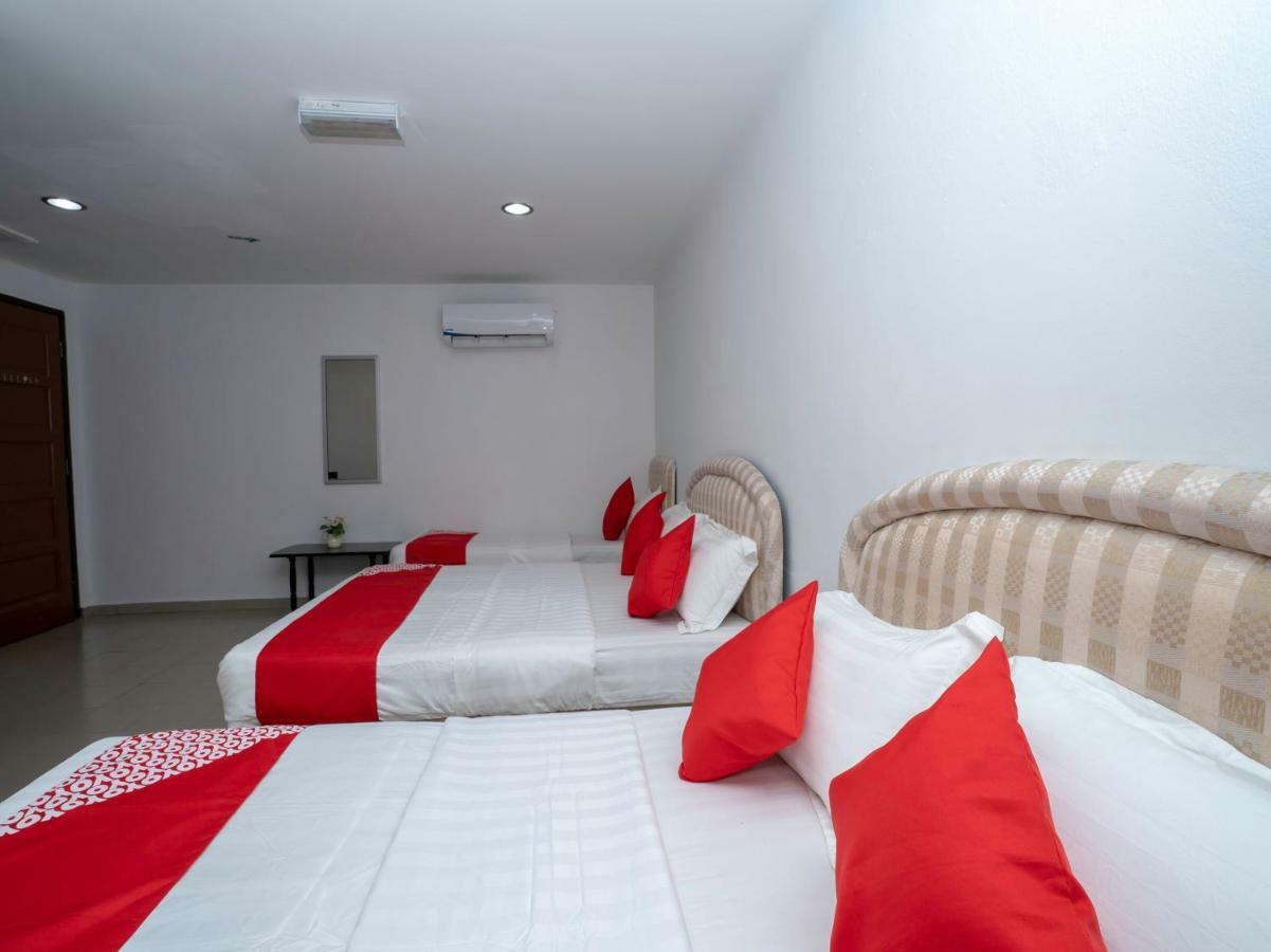Oyo 988 Malawati Ria Hotel Kuala Selangor Esterno foto